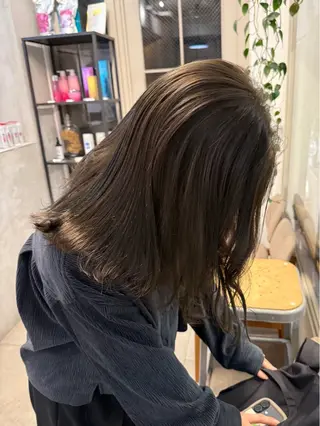 ミディアム カラー ミルクティー× グレージュMOMOのヘアスタイル