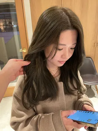 ロング カラー mei|顔まわり ×透明感カラーのヘアスタイル