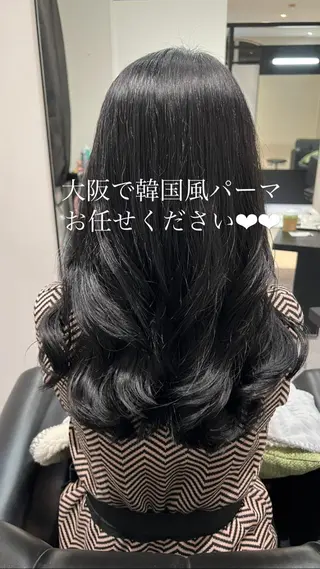 ロング カラー パーマ コテ巻き風パーマ 韓国風パーマ　無重力のヘアスタイル