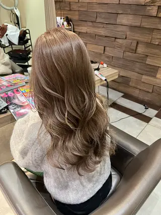 ロング カラー 川越 輝梨奈のヘアスタイル