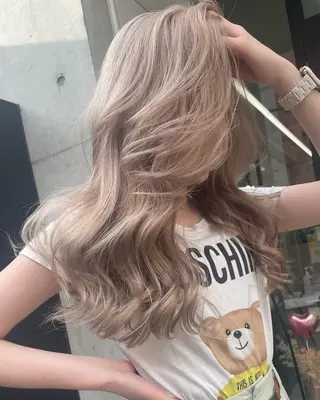 ロング 岡留 愛美のヘアスタイル