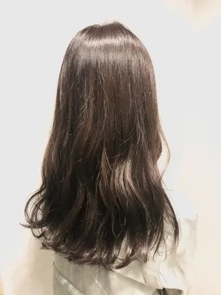ロング カラー 岩谷 愛依のヘアスタイル
