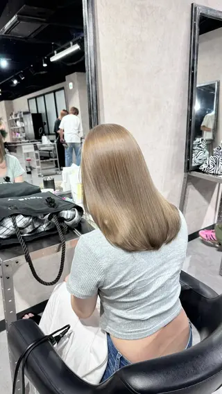 セミロング カラー B E C H I C O〔べち子〕のヘアスタイル