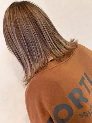 ミディアム Lit.豊橋 夏目のヘアスタイル