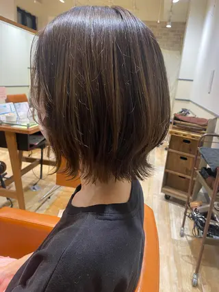 ミディアム カラー 宮内 真乃のヘアスタイル