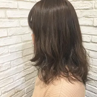 ミディアム カラー 鈴木 麻希のヘアスタイル