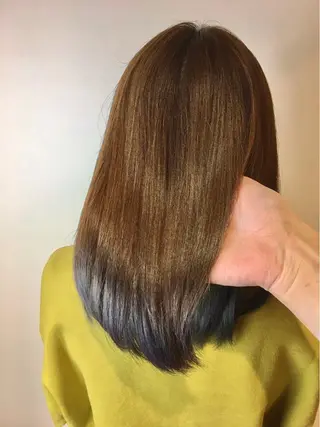 セミロング カラー トップ スタイリストのヘアスタイル