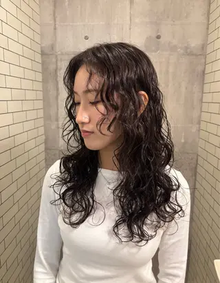 ロング shoko/ 海外ガール風パーマのヘアスタイル