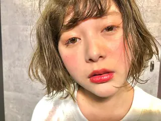 ショート カラー パーマ ヘアアレンジ 顔周りレイヤー/韓国 ブリーチminamiのヘアスタイル