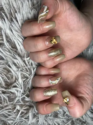 セミロング ネイル ✴︎ Delightのネイルデザイン