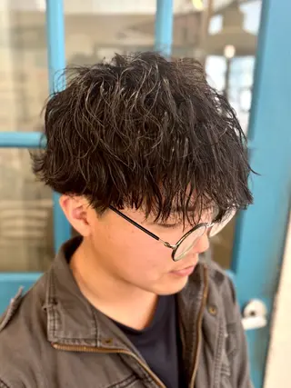 パーマ メンズ ショート、韓国メンズ ヘアのかつらぎのヘアスタイル