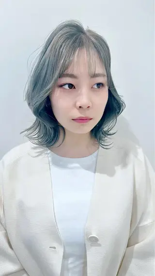 ミディアム カラー 小顔レイヤー/ ベージュ🤍Rieのヘアスタイル