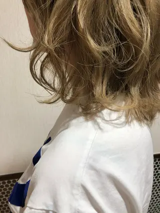 ミディアム 加瀬 真弓のヘアスタイル