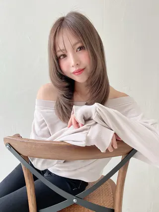 セミロング 曲がるストレート/ レイヤー/大野真央のヘアスタイル