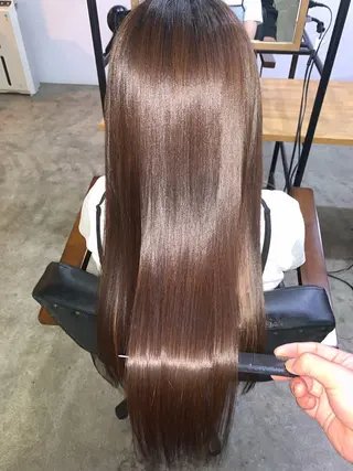 ロング GENIEE/堀江 髪質改善/ハイトーンのヘアスタイル