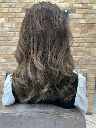 セミロング LucksiMie ginza 明松のヘアスタイル