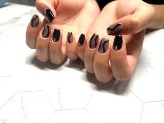 ミディアム 渋谷　Laugh 8301のネイルデザイン