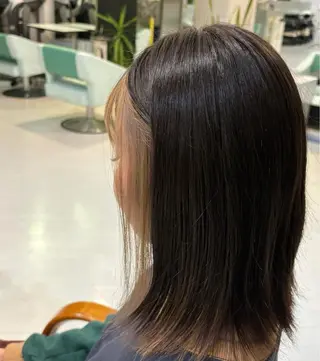 ミディアム カラー 東 美咲のヘアスタイル