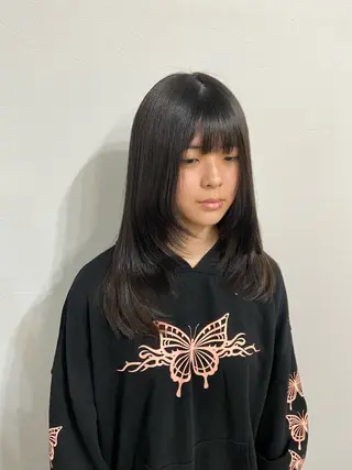 セミロング 🍎韓国カラー licoris寛菜のヘアスタイル