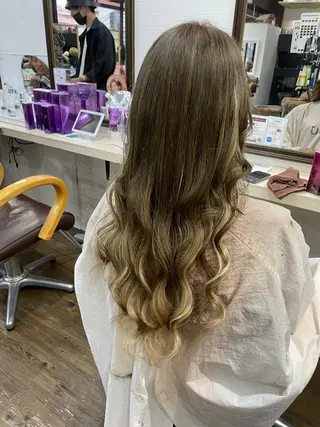 ロング 横浜🦋ハイトーン 🫐シャドウルーツのヘアスタイル