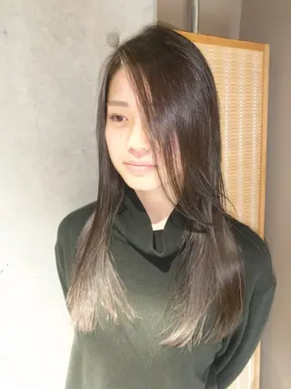 ロング カラー yiye shioriのヘアスタイル