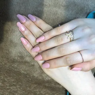 ネイル 伊東 彩花のヘアスタイル