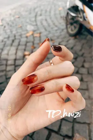 ミディアム めぐみのネイルサロン スタッフ練習のネイルデザイン