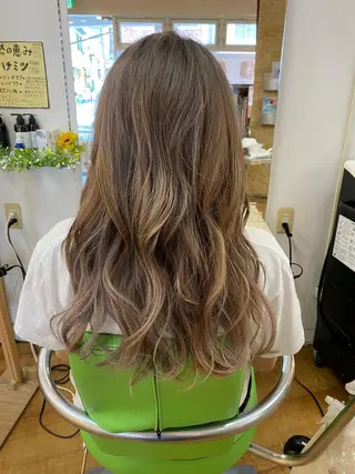 ロング 宇賀 芹加のヘアスタイル