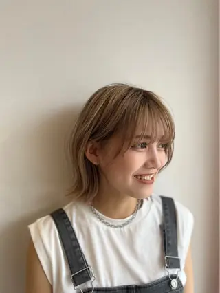 カラー momb 折戸結菜のヘアスタイル