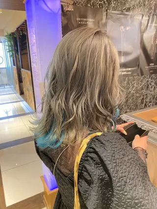 セミロング ホワイトベージュ︎︎ seikaのヘアスタイル