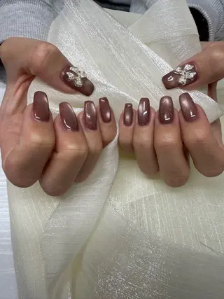 ネイル 𝘮𝘰𝘰𝘪. 𝘙𝘪𝘴𝘢𓋜のネイルデザイン