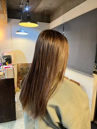 セミロング カラー 松原 樹里のヘアスタイル