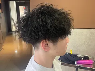 パーマ メンズ フェザーパーマ/ ダブルカラー/藤田のヘアスタイル