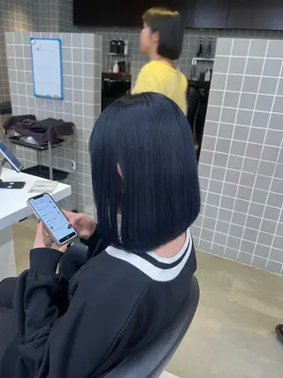 セミロング 寒色＆ブリーチ特化 寒色MiOのヘアスタイル