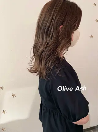 セミロング カラー 市川 千夏のヘアスタイル