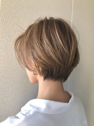 ショート カラー 上品な大人レイヤー 🍀渋谷🍀濱口敬太のヘアスタイル