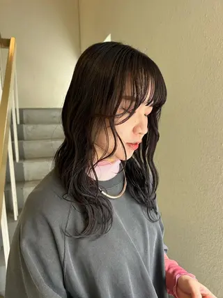 ミディアム カラー 薄暮 マツイ　レンのヘアスタイル