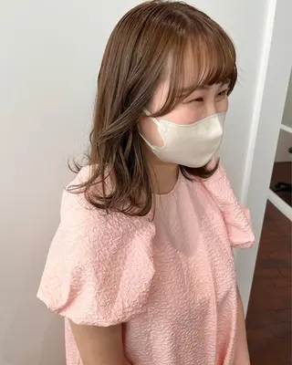 ミディアム カラー 片岡 由依のヘアスタイル