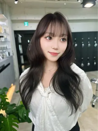ロング カラー レイヤーカット 透明感カラーのヘアスタイル