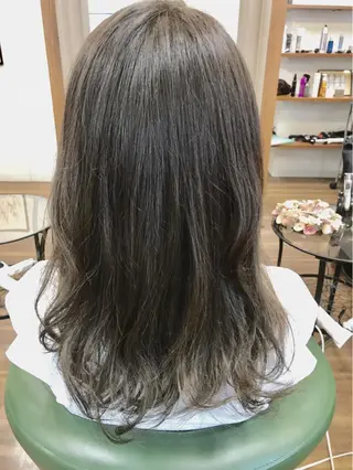セミロング カラー 吉森 満俊のヘアスタイル