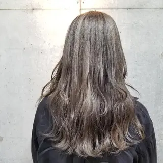 ロング 谷 結奈のヘアスタイル