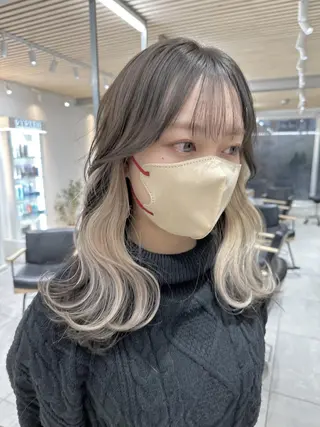 ミディアム カラー レイヤーカット 透明感カラーのヘアスタイル