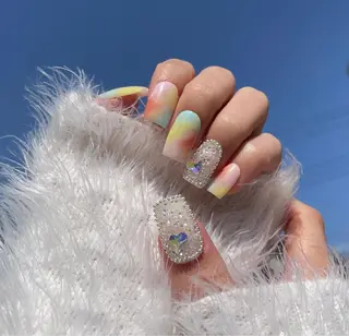 ネイル VIERU 🌈🎀💖のネイルデザイン