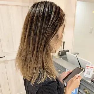 セミロング カラー ムラヨシ ショータのヘアスタイル