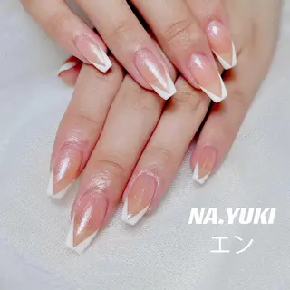 ネイル 🦋 Queenieのネイルデザイン