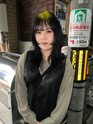 セミロング 室屋 鈴音のヘアスタイル