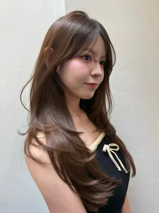 ロング 透明感カラー アオイのヘアスタイル