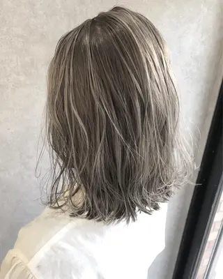 ミディアム カラー 顔周りレイヤー/韓国 ブリーチminamiのヘアスタイル