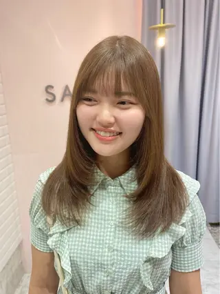 セミロング カラー salowin渋谷kitaya park前所属・RIKA韓国ヘア/く びれヘア/上品カラーのヘアスタイル
