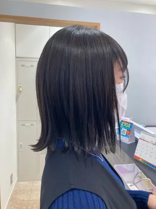ミディアム カラー cyan SANAMIのヘアスタイル